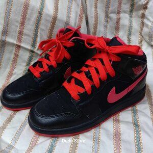 Air Jordan 1 Mid Black Fusion Red 555112-029 Clean & New Laces US YOUTH  5.5Y